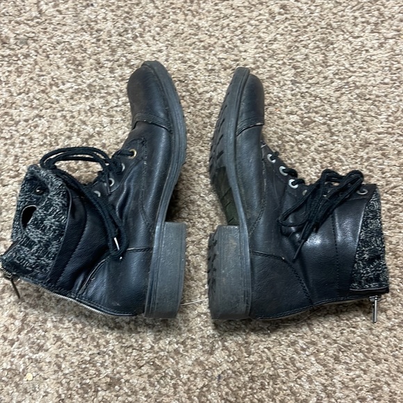 Boots - Picture 4 of 9